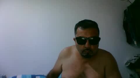 oscarjhe3512 online show from 05-10-26, 08:25