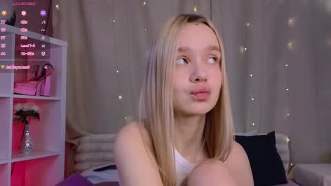 Snapshot of oseaan chatting on 03-09-25, 02:21 Heidi online show from 03-09-25, 02:21