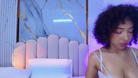 Snapshot of oshun_25 chatting on 02-04-25, 11:49 Oshun online show from 02-04-25, 11:49