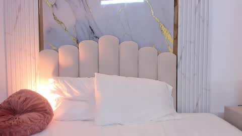 Snapshot of oshun_25 chatting on 03-07-25, 06:11 Oshun online show from 03-07-25, 06:11