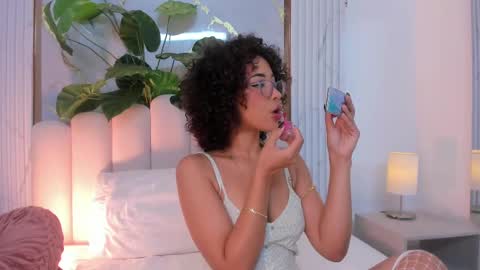 Snapshot of oshun_25 chatting on 03-12-25, 11:53 Oshun online show from 03-12-25, 11:53