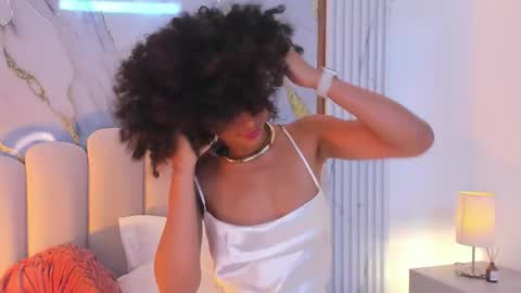 Snapshot of oshun_25 chatting on 09-29-25, 12:10 Oshun online show from 09-29-25, 12:10