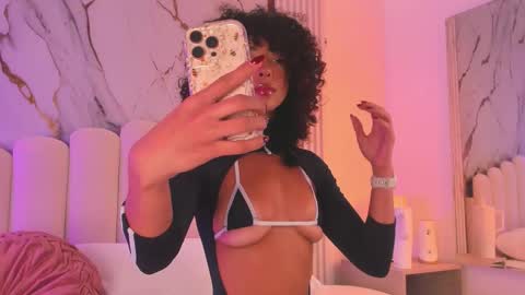 Snapshot of oshun_25 chatting on 11-22-25, 12:15 Oshun online show from 11-22-25, 12:15