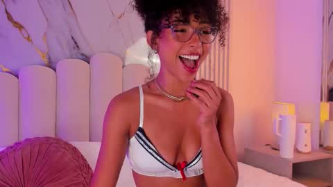 Snapshot of oshun_25 chatting on 11-29-25, 12:41 Oshun online show from 11-29-25, 12:41