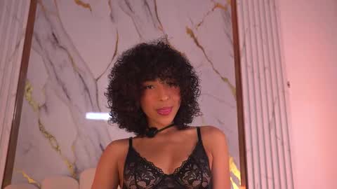 Snapshot of oshun_25 chatting on 01-15-26, 01:16 Oshun online show from 01-15-26, 01:16