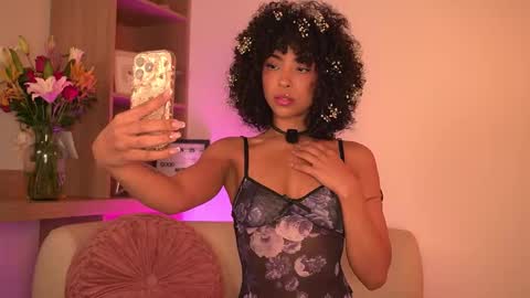 Snapshot of oshun_25 chatting on 02-17-26, 09:39 Oshun online show from 02-17-26, 09:39