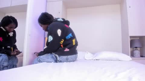 oshun_444 online show from 03-12-26, 12:11