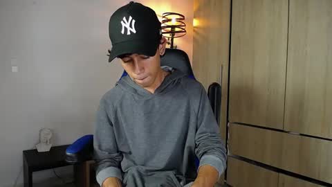 ostin 18hot online show from 12-21-24, 07:38