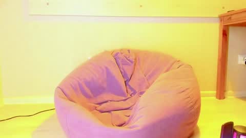 Snapshot of otishairy chatting on 12-14-24, 09:24 Otis online show from 12-14-24, 09:24