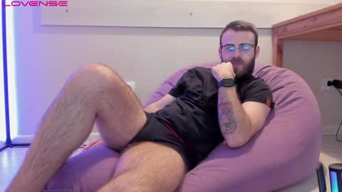 Snapshot of otishairy chatting on 02-08-25, 10:51 Otis online show from 02-08-25, 10:51