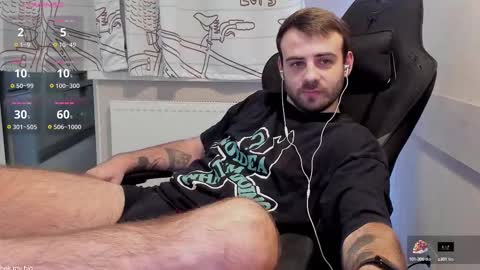 Snapshot of otishairy chatting on 10-15-25, 09:04 Otis online show from 10-15-25, 09:04