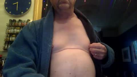 Snapshot of ottodick chatting on 12-18-25, 08:31 Otto online show from 12-18-25, 08:31