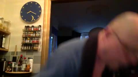 Snapshot of ottodick chatting on 01-12-26, 08:19 Otto online show from 01-12-26, 08:19