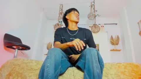 Snapshot of ousuke_noir chatting on 07-18-26, 09:18 theo online show from 07-18-26, 09:18