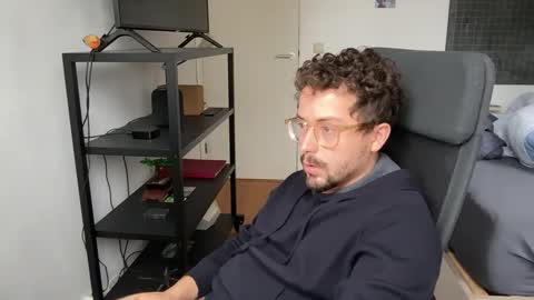 Snapshot of ovidius96 chatting on 09-18-25, 12:18 ovidius96 online show from 09-18-25, 12:18