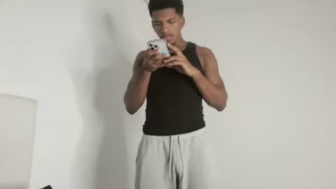 Snapshot of owen_222 chatting on 12-17-25, 11:00 Owen online show from 12-17-25, 11:00