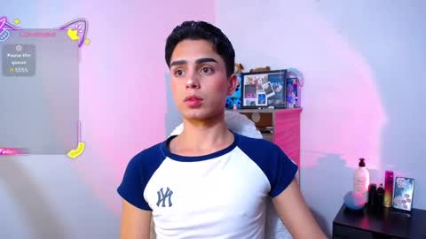 Owen  Independent model  online show from 11-22-25, 05:50