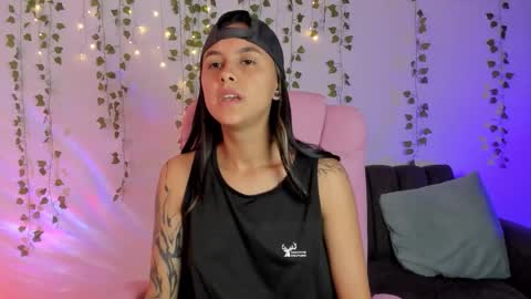 Snapshot of owenfoxx1 chatting on 12-19-25, 05:42 Owen foxx online show from 12-19-25, 05:42