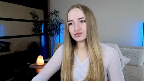 Oxy Foxie online show from 06-08-26, 01:55