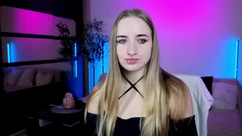 Oxy Foxie online show from 06-11-26, 02:00