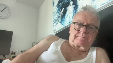 Snapshot of ozhairybearxxxx chatting on 01-06-25, 02:04 ozhairybearxxxx online show from 01-06-25, 02:04