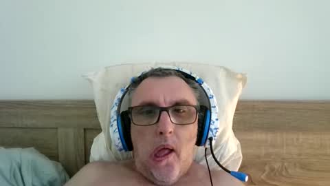 Snapshot of ozzie_male77 chatting on 10-26-25, 05:57 Brian online show from 10-26-25, 05:57