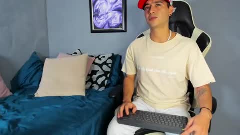 Snapshot of p_jhon chatting on 06-21-26, 01:30 P online show from 06-21-26, 01:30