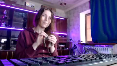 Ella online show from 05-23-26, 05:45