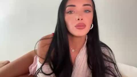 Snapshot of paigemckinnon chatting on 06-24-26, 03:05 paigey xxx link in bio online show from 06-24-26, 03:05