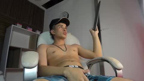 Snapshot of painlee chatting on 09-17-25, 08:32 Painlee online show from 09-17-25, 08:32