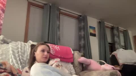 paisleysnowxo online show from 11-03-25, 04:25