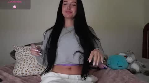 Snapshot of pakeha_princess chatting on 10-26-25, 11:42 Holly  online show from 10-26-25, 11:42