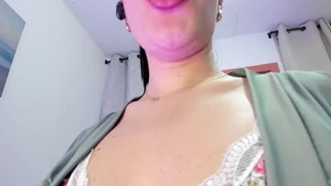 Snapshot of pamela_rosal chatting on 12-29-24, 12:20 Pamela online show from 12-29-24, 12:20