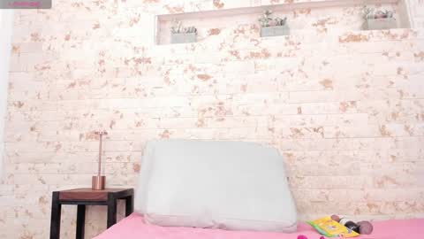 Snapshot of pamela_west chatting on 01-13-25, 07:10 Pamela West online show from 01-13-25, 07:10