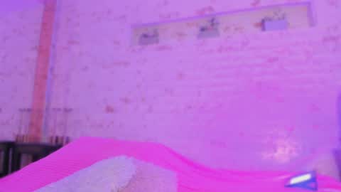 Snapshot of pamela_west chatting on 12-16-25, 07:19 Pamela West online show from 12-16-25, 07:19