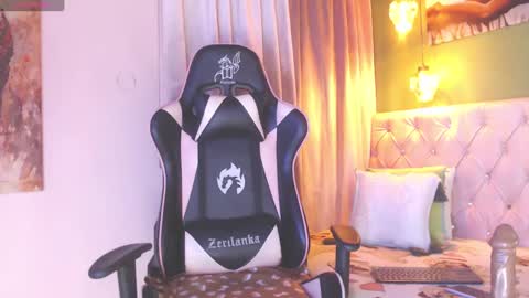 Snapshot of pamelaflores chatting on 01-18-25, 01:08 Pamela online show from 01-18-25, 01:08