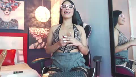 Snapshot of pamelaflores chatting on 01-24-25, 11:56 Pamela online show from 01-24-25, 11:56