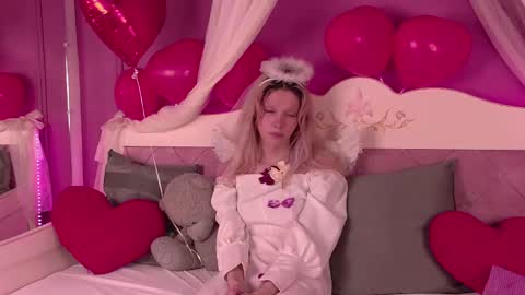 Snapshot of pamelamydreamys chatting on 02-17-25, 01:10 Pamelamy online show from 02-17-25, 01:10