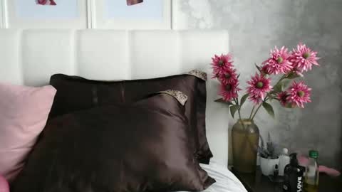 Snapshot of pamella_007 chatting on 12-22-25, 08:00 Pamella online show from 12-22-25, 08:00