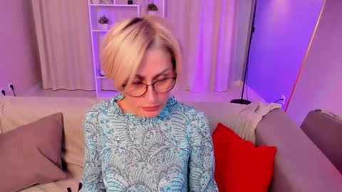 Snapshot of pamellamurphy chatting on 10-28-25, 08:40 pamellamurphy online show from 10-28-25, 08:40