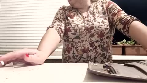 Snapshot of pamid215 chatting on 10-26-25, 06:25 angel hris online show from 10-26-25, 06:25