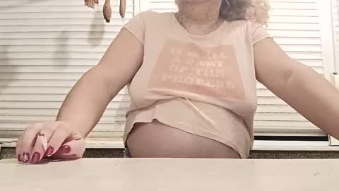 Snapshot of pamid215 chatting on 12-14-25, 04:23 angel hris online show from 12-14-25, 04:23