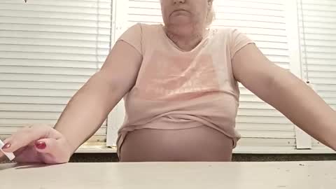 Snapshot of pamid215 chatting on 12-16-25, 05:18 angel hris online show from 12-16-25, 05:18