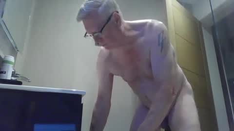 Snapshot of panda320 chatting on 05-15-26, 07:43 panda320 online show from 05-15-26, 07:43