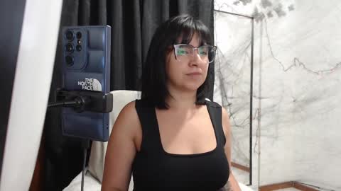 Snapshot of pandoragirlxxx chatting on 10-22-25, 04:24 Carolinesworldx online show from 10-22-25, 04:24