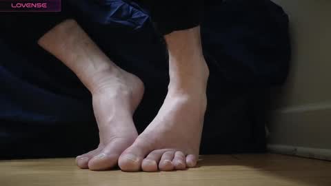 Snapshot of pantslesstraveler_plt chatting on 12-23-24, 03:50 PantsLessTraveler online show from 12-23-24, 03:50