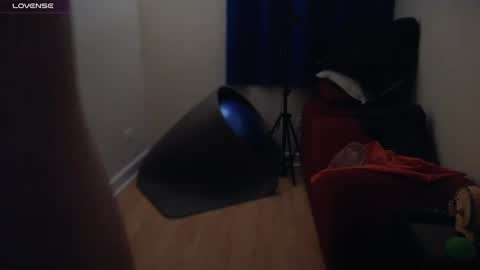 Snapshot of pantslesstraveler_plt chatting on 01-18-25, 03:27 PantsLessTraveler online show from 01-18-25, 03:27