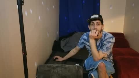 Snapshot of pantslesstraveler_plt chatting on 02-18-25, 07:43 PantsLessTraveler online show from 02-18-25, 07:43