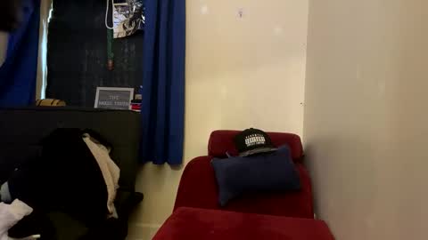 Snapshot of pantslesstraveler_plt chatting on 02-23-25, 07:17 PantsLessTraveler online show from 02-23-25, 07:17