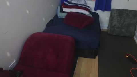 Snapshot of pantslesstraveler_plt chatting on 02-25-25, 10:29 PantsLessTraveler online show from 02-25-25, 10:29